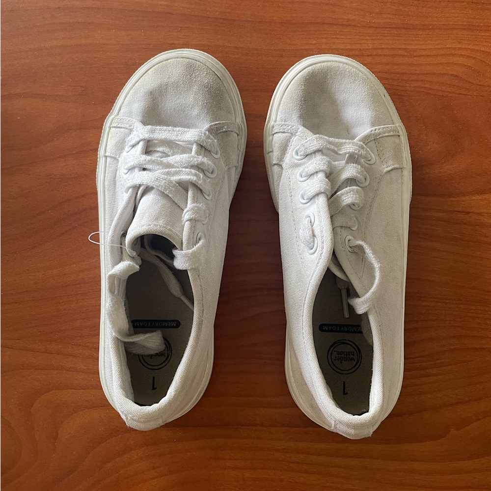 USED** WONDER NATION TENNIS SHOES
